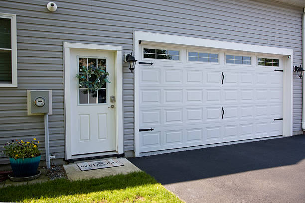 24/7 Emergency Garage Door Panel Replacement experts in Dakota County County, NE